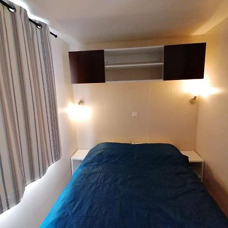 Le Domaine Des Iscles Hotell La Roque-d'Antheron Eksteriør bilde