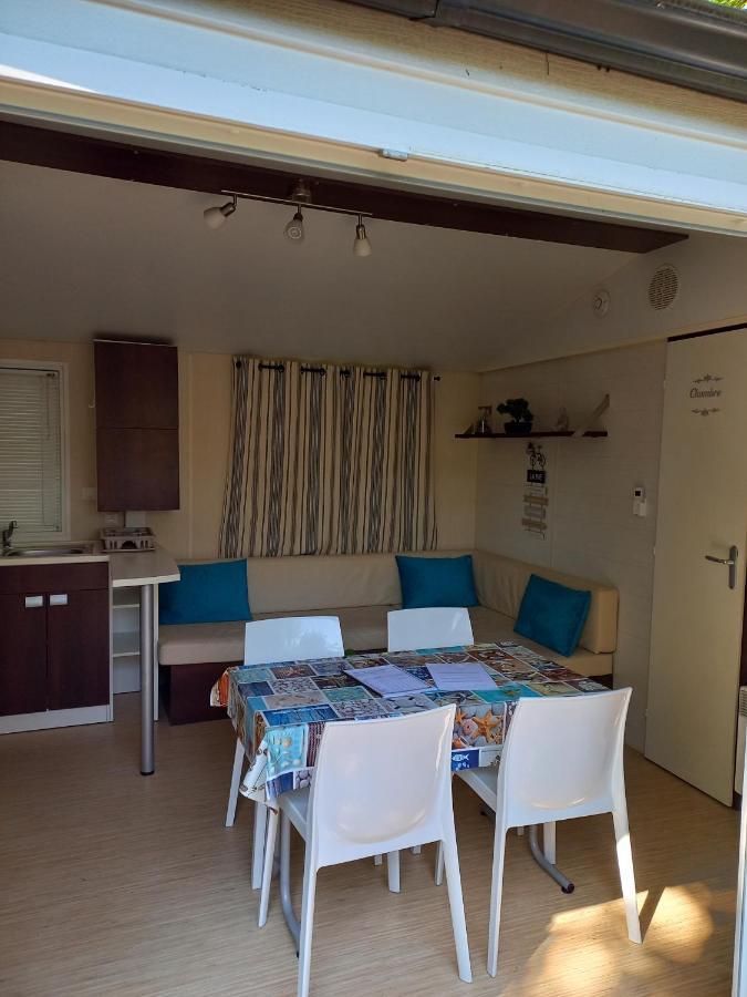 Le Domaine Des Iscles Hotell La Roque-d'Antheron Eksteriør bilde